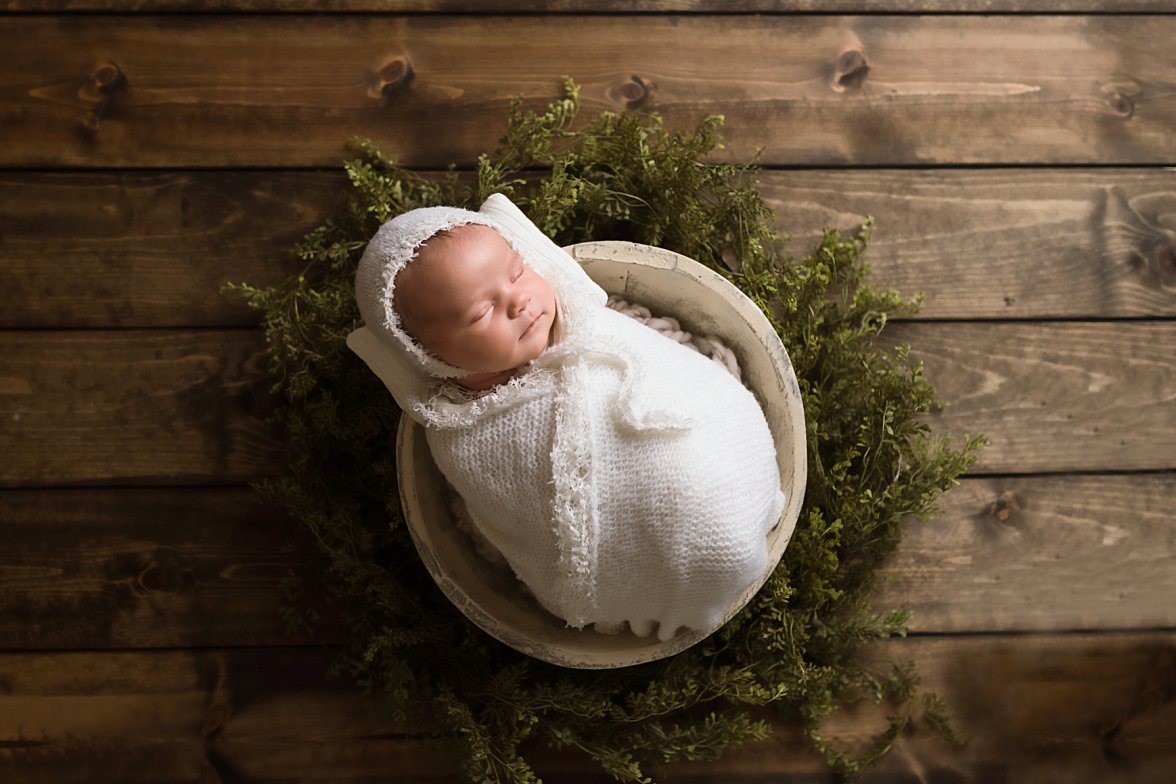 baby in bowl with greenery | dayton baby photographer | melissa sheridan photography