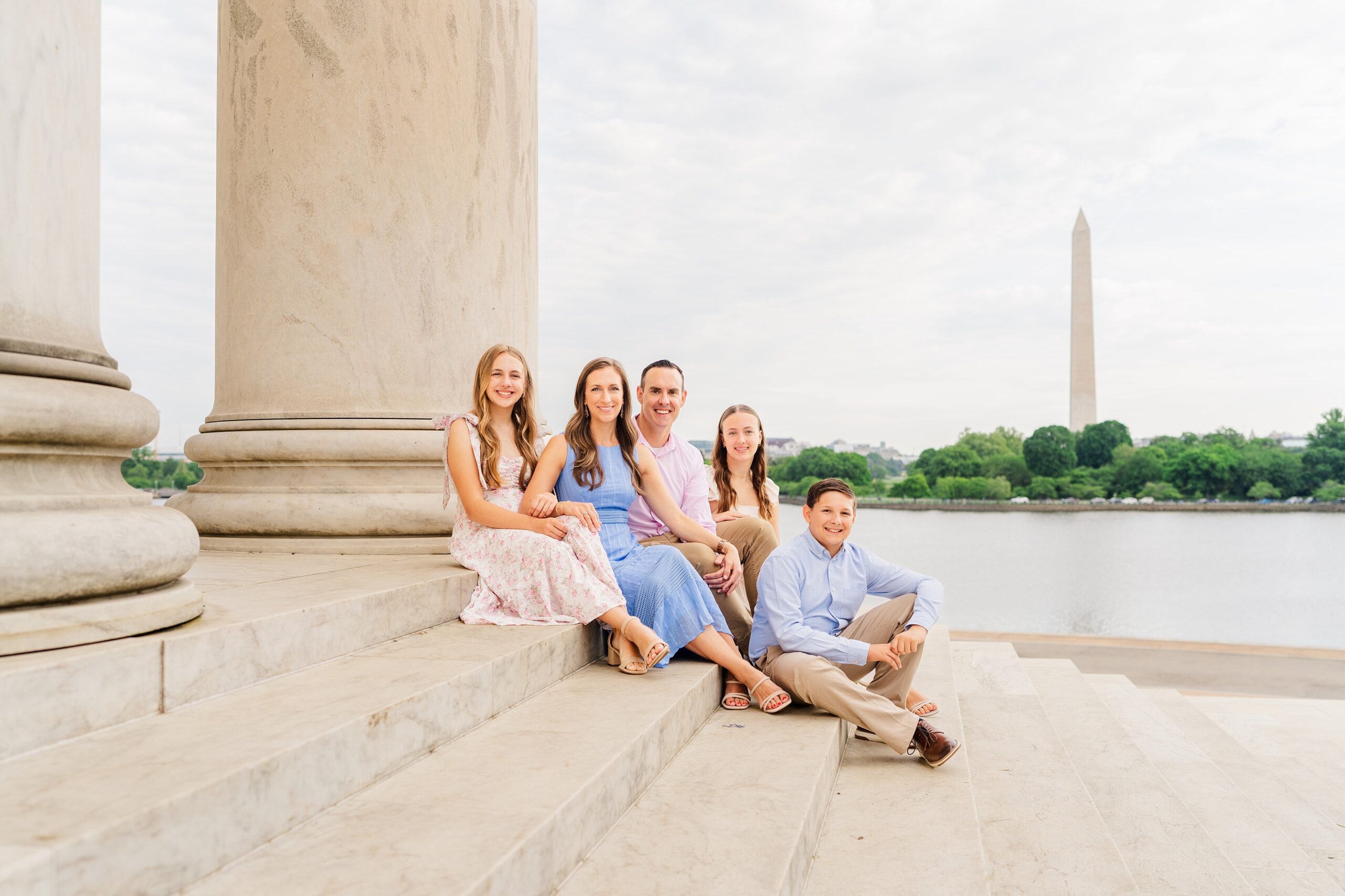 family of five at Jefferson Memorial in Washington, D.C. | Melissa Sheridan Photography