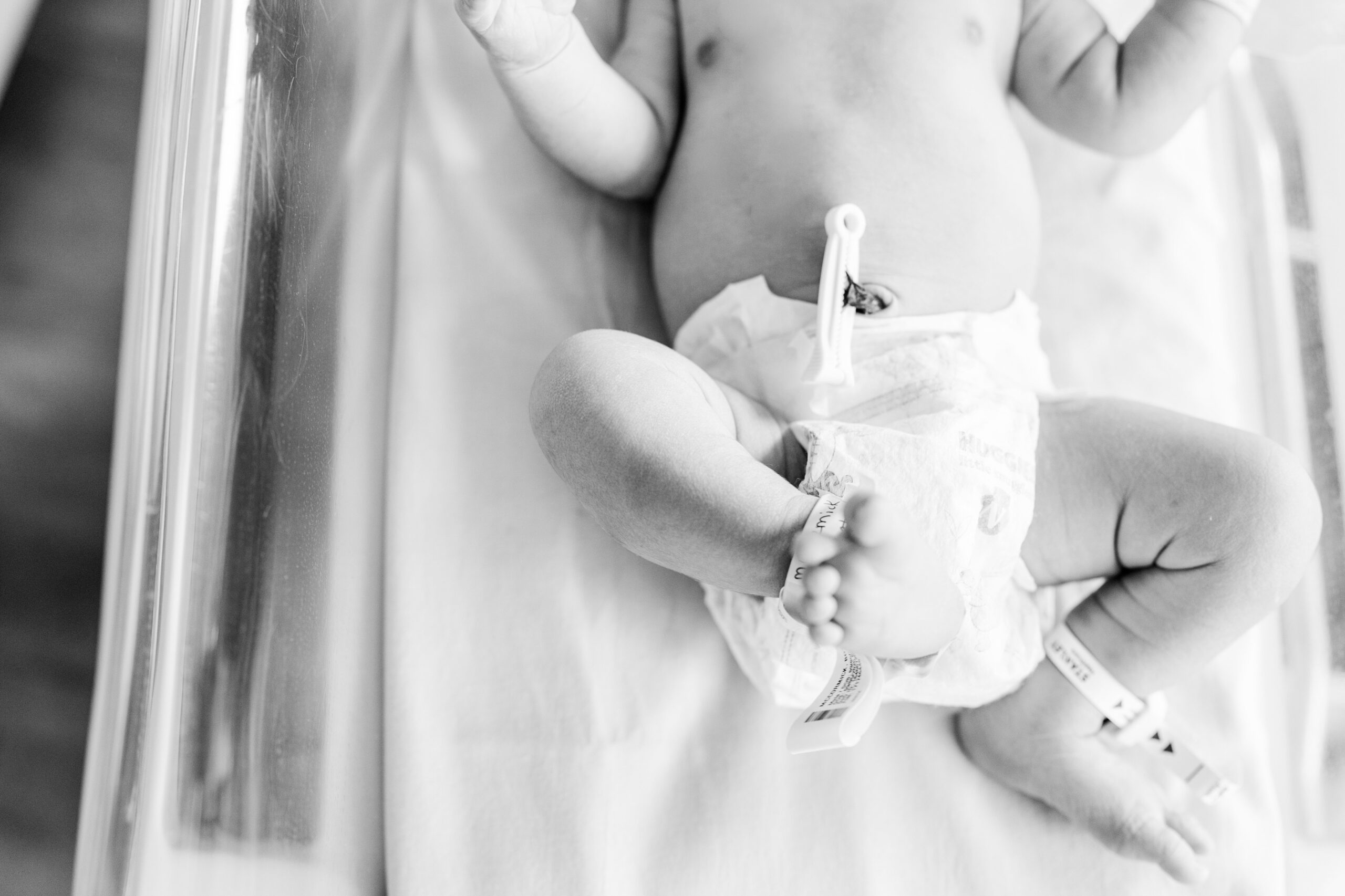 newborn baby photo in black and white in hospital bassinette | fresh 48 photography in Washington DC 