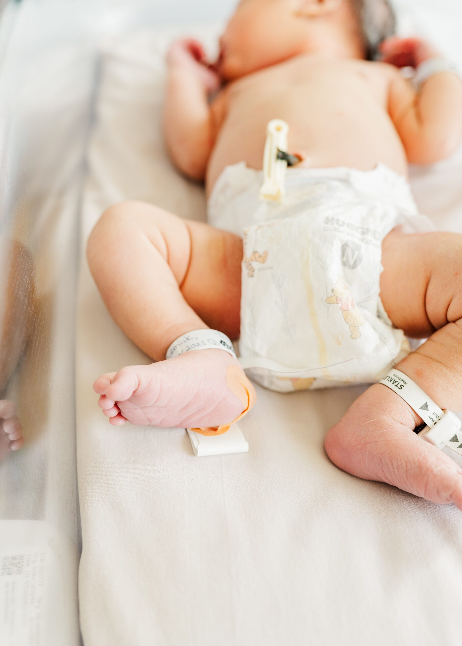 Fresh 48 photo session - details of baby's feet 